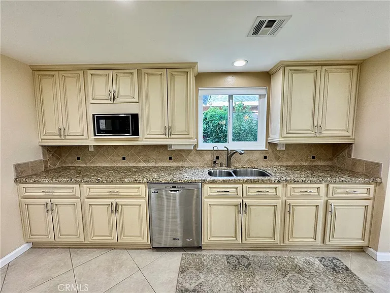 18572 Avolinda Dr — Photo 13