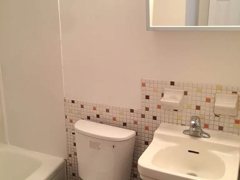 Holland Gardens Apartments — Photo 30