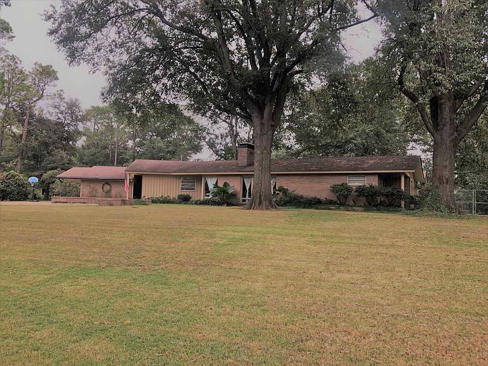 1st image of 2002 Plantation Dr