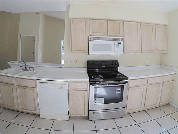 3rd image of 519 Sonoma Dr