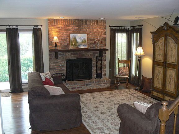 5th image of 613 Darien Ct