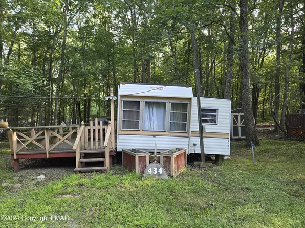 106 Big Bass Dr, Milford, PA 18337