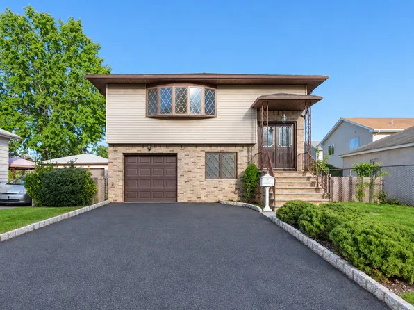 55 Grant St, Elmwood Park, NJ 07407
