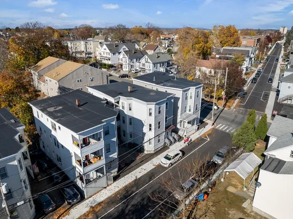 189 Smith St, Lowell, MA 01851