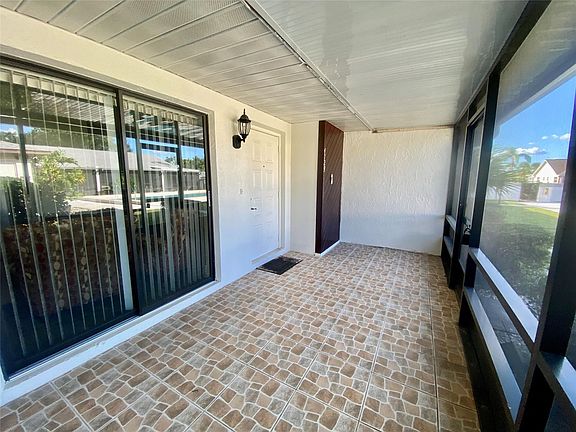 3rd image of 4729 Vilabella Drive #4729