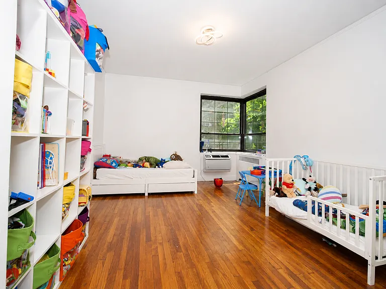 205 W 15th St #2HG — Photo 3