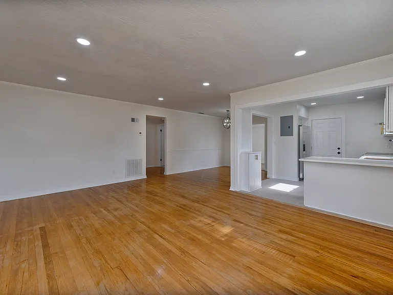 3610 Clemwood Dr — Photo 7