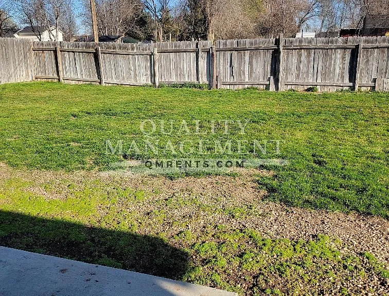 624 W Dewey Ave — Photo 19