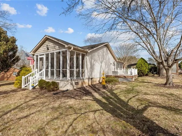 412 Oak St, Madison, NC 27025