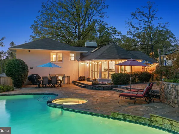 1223 Tudor Pl, Alexandria, VA 22307