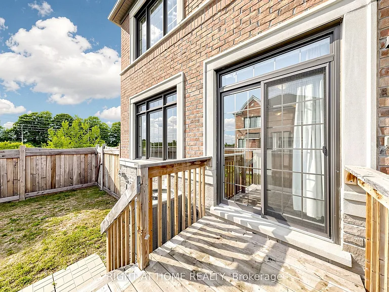 90 Laing Dr — Photo 45