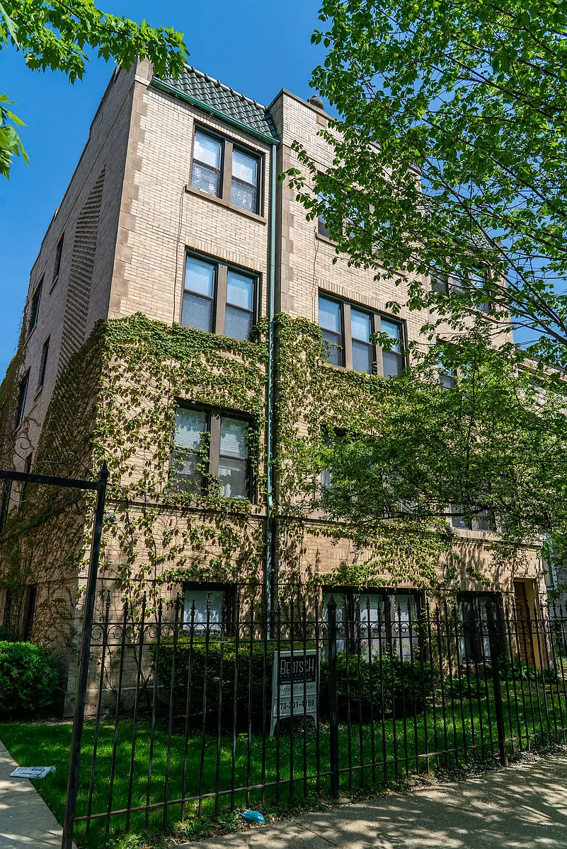 Building Photo - 3643-3645 N Greenview Ave