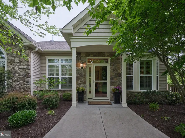 194 Willow Dr, Newtown, PA 18940