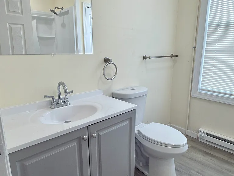 547 N Silk St — Photo 13
