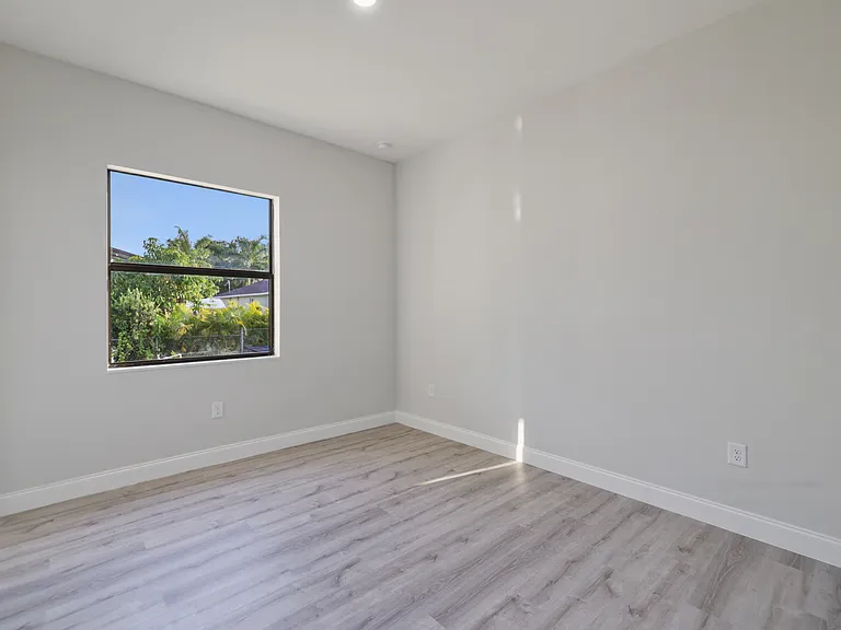 4703 Leonard Blvd S — Photo 13