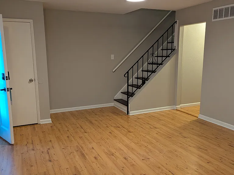 2223 Jackson Dr — Photo 4