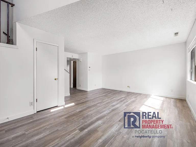1117 Booth Dr — Photo 7