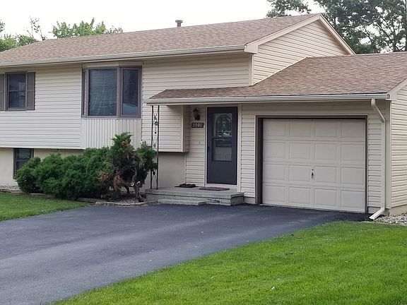 1-Car Garage, 2-Car Driveway
