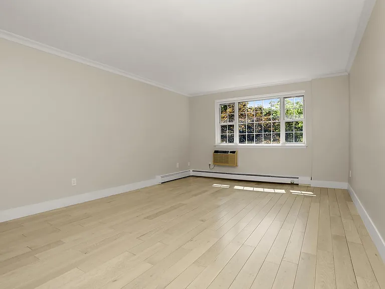 3 Consulate Dr #4F — Photo 4