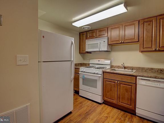 3rd image of 163 Shetland Cir #163