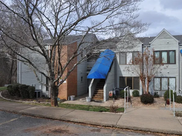 102 Manor Dr, Forest, VA 24551