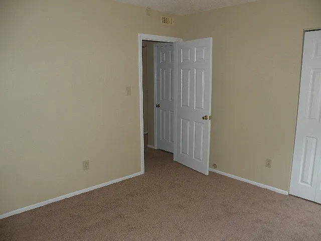 104 Bayer Ct — Photo 8