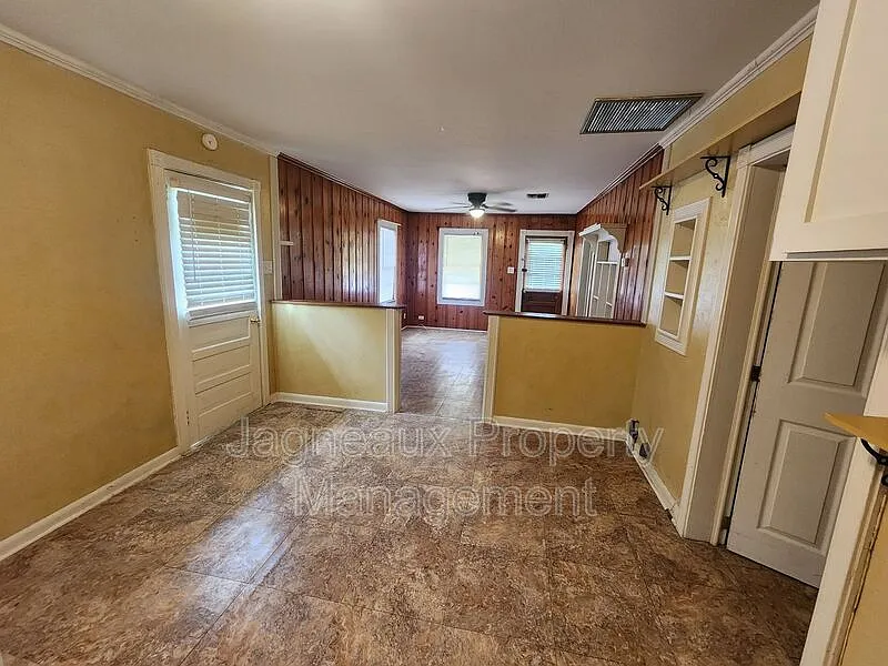 2 bed, 1.0 bath, $850 — Photo 4