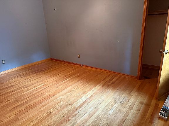 3rd image of 2745 Fort Ave