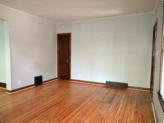 2nd image of 61 Woodside Ave Floor 1