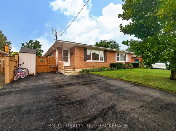 82 Wildwood Rd, Saint Catharines, ON L2M 1C8