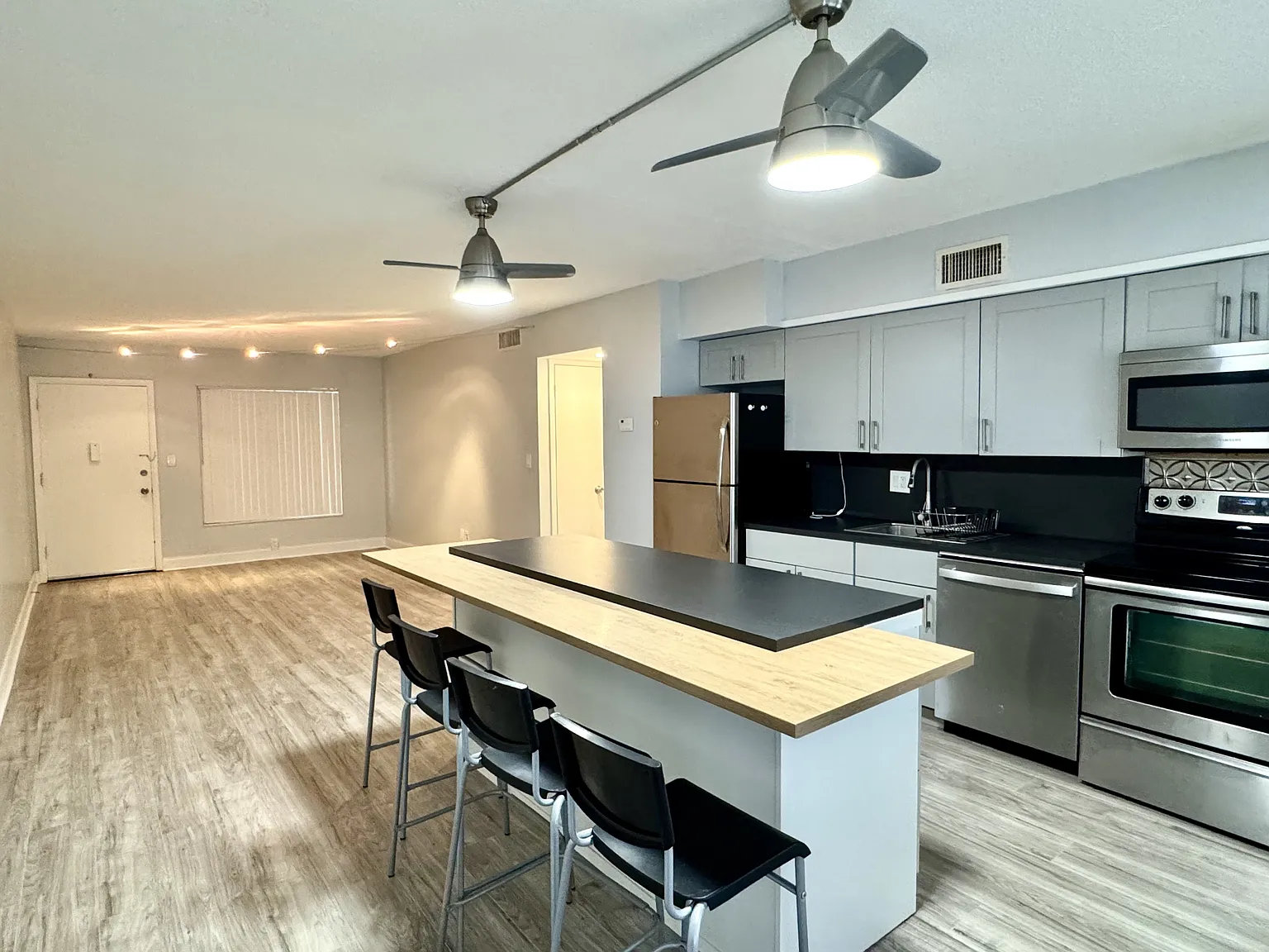 825 North Primrose Drive - 110 — Photo 3