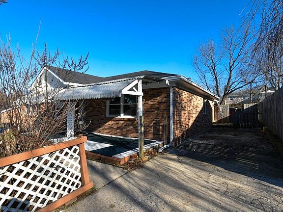 3rd image of 104 Briarwood Dr