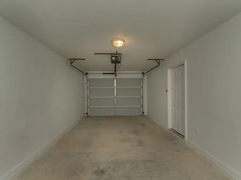 7010 Antilles Dr — Photo 30