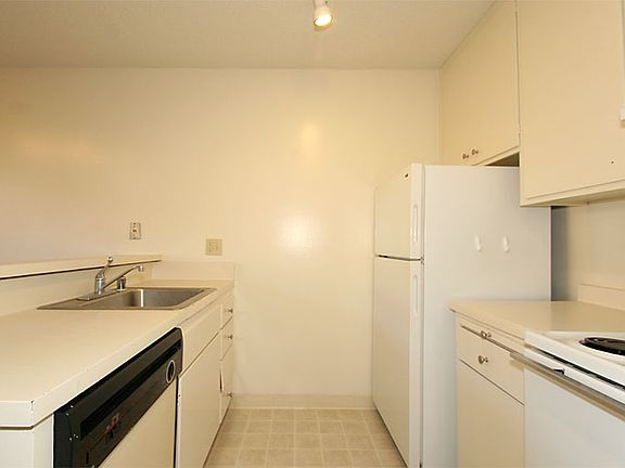 5th image of 201 Cuesta Dr APT 3