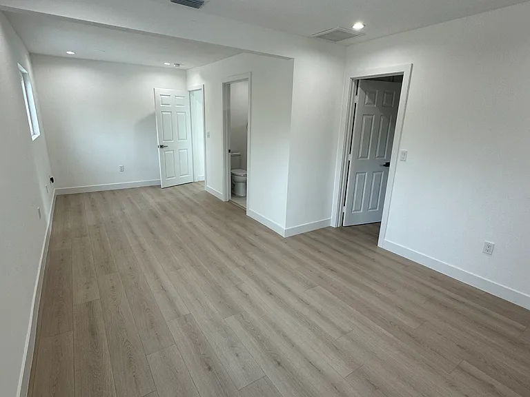 17735 Ludlow St — Photo 29