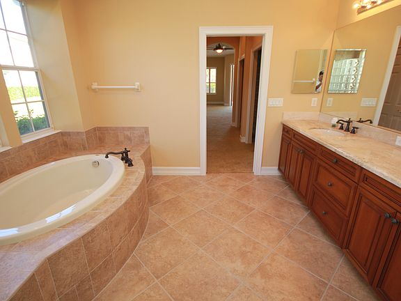 5th image of 102 Terra Bella Ct