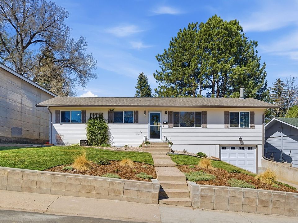 1st image of 225 Clover Ln