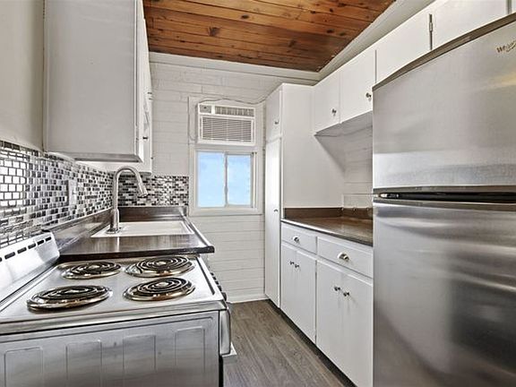 4th image of 3601 E 2nd St APT 92