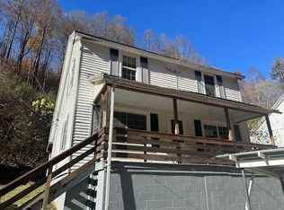 51 Short Hollow Rd, Neon, KY 41840