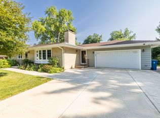 37W137 Brookside Dr, Elgin, IL 60124