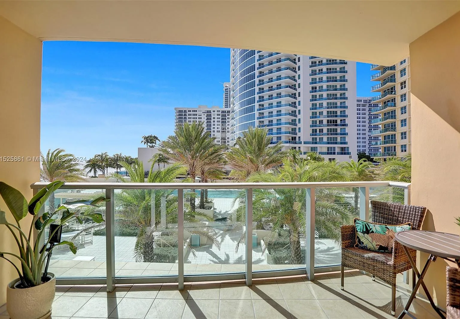 Wave Condo — Photo 3