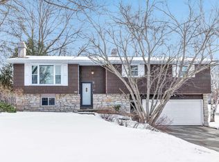 2615 Woodridge Ln, Green Bay, WI 54304