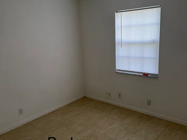 1516 SE Royal Green Cir #G104 — Photo 6