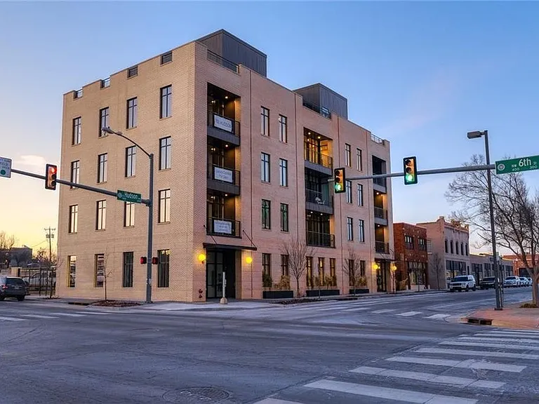 701 N Hudson Ave #500 — Photo 4
