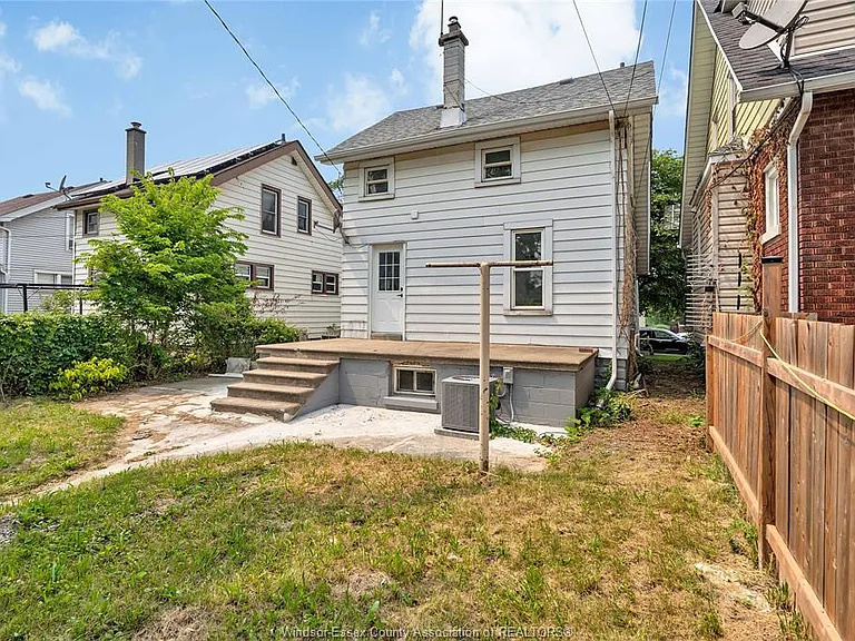 1245 Giles Blvd E — Photo 26
