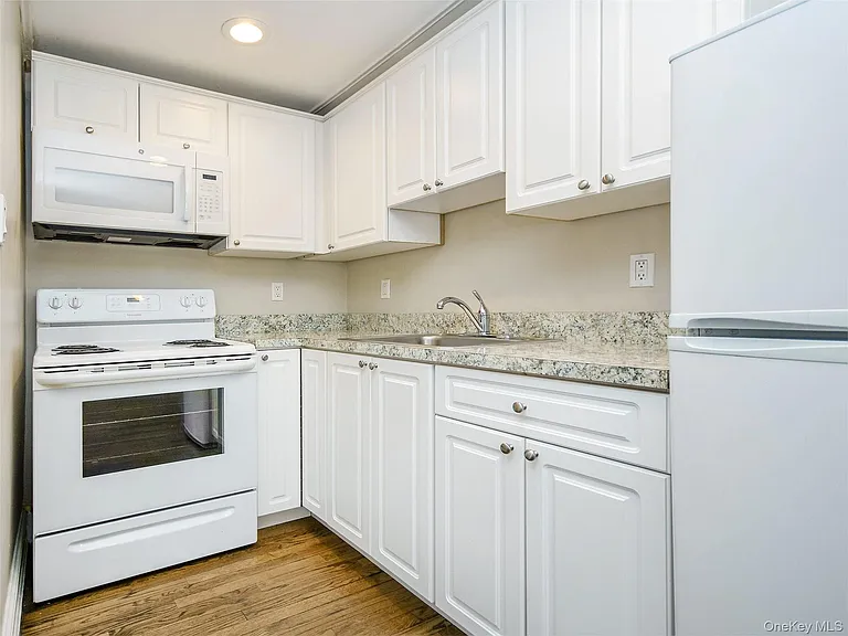 61 Locust Ave #1 — Photo 8