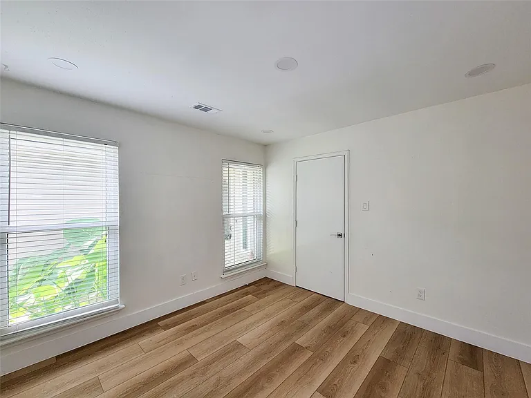 8103 Wind Forest Dr — Photo 26