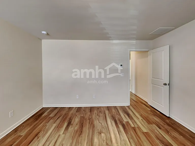 278 Scotland Dr — Photo 8