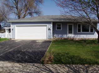 908 Lake Rd, New Lenox, IL 60451