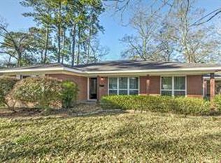 211 Pine Shadow Dr, Conroe, TX 77301